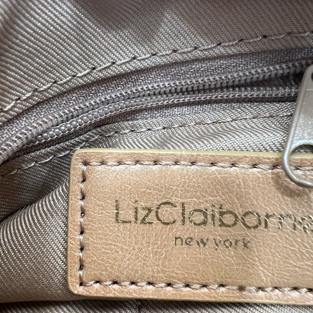 Liz Claiborne Checkered Crossbody Bag with Tan Trim - Designer Style - Picture 8 of 8